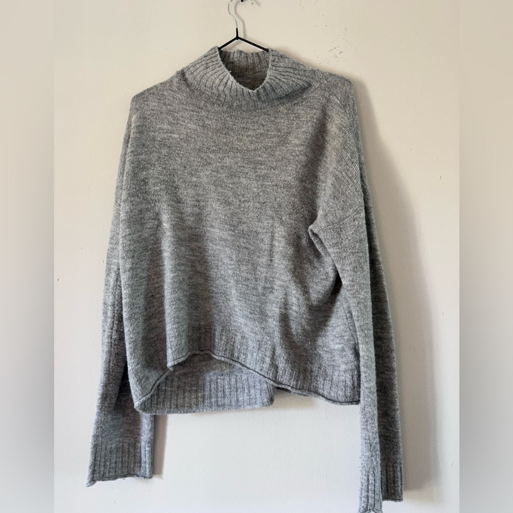 Abound XS Grey Sweater

Excellent Used Condition

Material